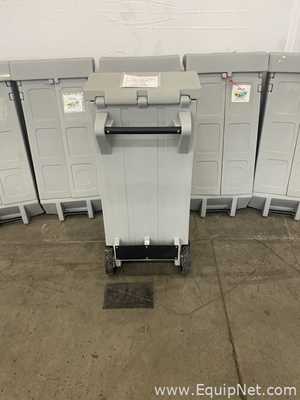 lote de  6 Equipamento e Produto de Limpeza New Pig Spill Caddy