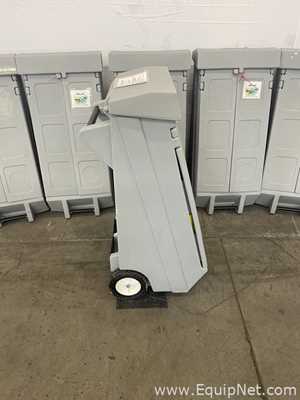 lote de  6 Equipamento e Produto de Limpeza New Pig Spill Caddy