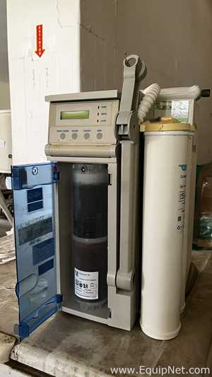 Sistema de Purificação de Água Millipore Milli-Q Gradient com Reservatório Millipore 30 Litros