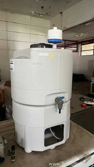 Sistema de Purificação de Água Millipore Milli-Q Gradient com Reservatório Millipore 30 Litros