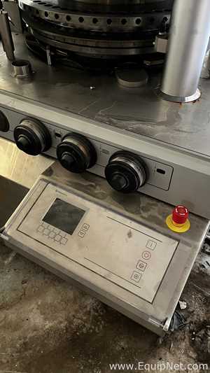 Compressora Rotativa de Comprimidos Manesty Rotapress Diamond