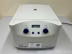 Eppendorf 5702 Laboratory Centrifuge