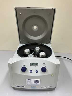 Eppendorf 5702 Laboratory Centrifuge