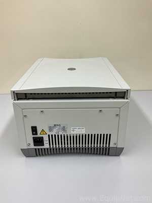 Eppendorf 5702 Laboratory Centrifuge