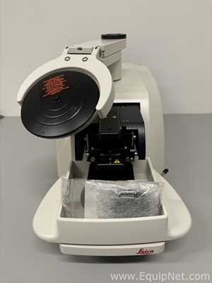 Leica VT1200 S Vibrating Blade Microtome with Accessories