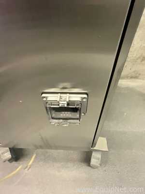 Finesse Solutions, Inc. TruViu Bioreactor with Hope Industrial Systems HIS-UM19-STAF LCD Monitor