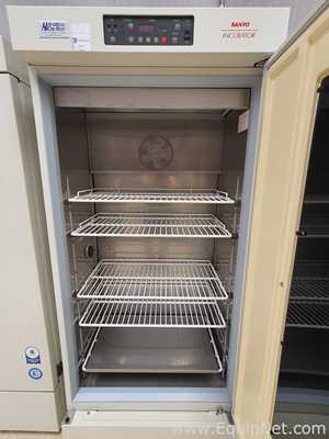 Sanyo MIR-253 Incubator