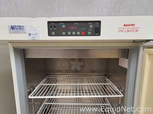 Sanyo MIR-253 Incubator