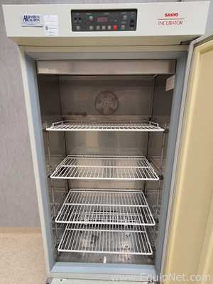Sanyo MIR-253 Incubator