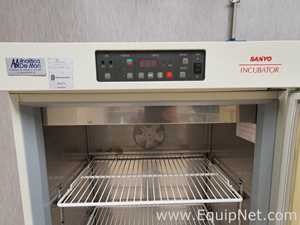 Sanyo MIR-253 Incubator
