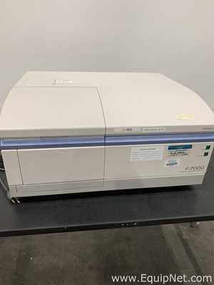 Hitachi F-7000 Spectrophotometer