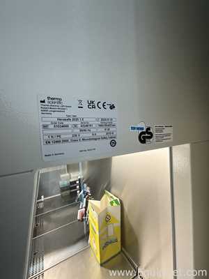 Thermo Scientific Herasafe 2025 1.5 Class II Biological Safety Cabinet