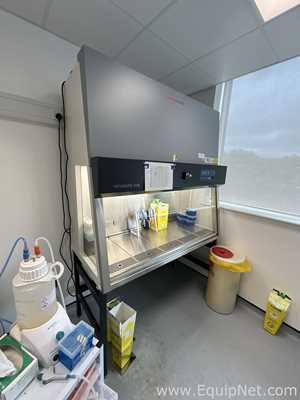 Thermo Scientific Herasafe 2025 1.5 Class II Biological Safety Cabinet