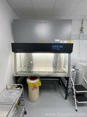 Thermo Scientific Herasafe 2025 1.5 Class II Biological Safety Cabinet
