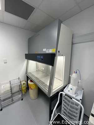 Thermo Scientific Herasafe 2025 1.5 Class II Biological Safety Cabinet