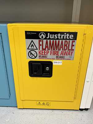 Lote de 2 Gabinetes de Almacenamiento de Inflamables JustRite Requisitos de aire 15 L.  15 Litros