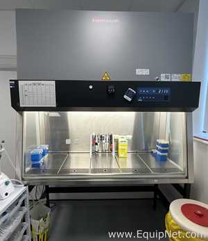 Thermo Scientific Herasafe 2025 1.5 Class II Biological Safety Cabinet
