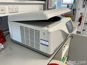 Eppendorf 5910Ri Refrigerated Laboratory Centrifuge - Needs Repair to Lid