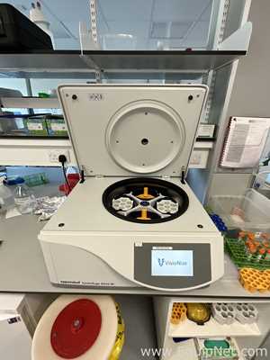 Eppendorf 5910Ri Refrigerated Laboratory Centrifuge - Needs Repair to Lid