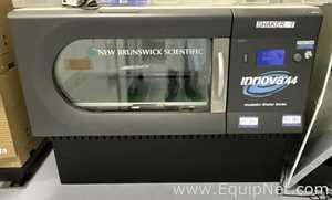 New Brunswick Innova 44 Laboratory Incubator Shaker