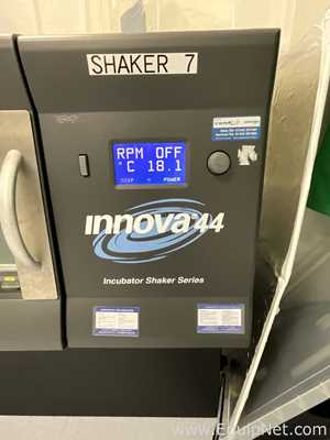 New Brunswick Innova 44 Laboratory Incubator Shaker