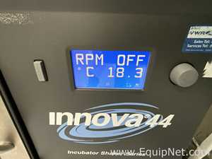 New Brunswick Innova 44 Laboratory Incubator Shaker