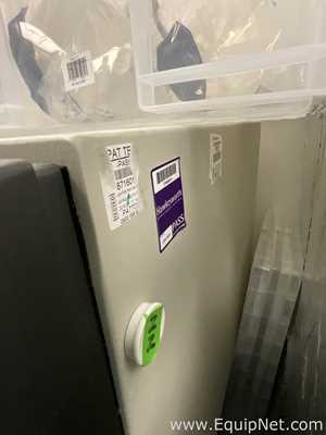 New Brunswick Innova 44 Laboratory Incubator Shaker
