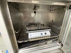 Kendro Laboratory Products B 6120 Labatory Incubator with ELMI Sky Line