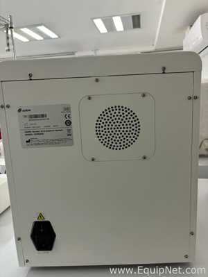 Sistema de Aislamiento de Acido Nucleico marca Zybio modelo EXM3000
