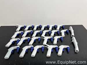 Lot of 22 Eppendorf Easypet 3 Electronic Pipette Controllers And 2 Eppendorf Repeater E3