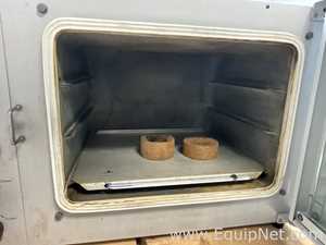 Gallenkamp OVA031.XX1.5 Laboratory Vacuum Oven with Edwards ELab2 Vacuum Pump