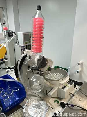 Buchi R-100 Rotary Evaporator with B-100 Heating Bath and V-300 Vacuum Pump