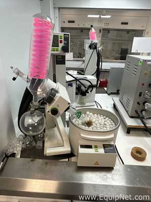 Buchi R-100 Rotary Evaporator with B-100 Heating Bath and V-300 Vacuum Pump