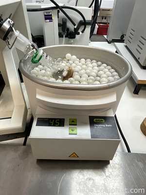 Buchi R-100 Rotary Evaporator with B-100 Heating Bath and V-300 Vacuum Pump