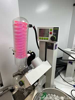 Buchi R-100 Rotary Evaporator with B-100 Heating Bath and V-300 Vacuum Pump
