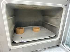 Gallenkamp OVA031.XX1.5 Laboratory Vacuum Oven with Edwards ELab2 Vacuum Pump
