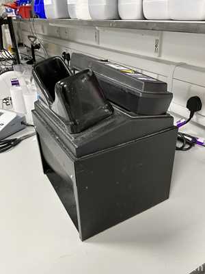 Analytik Jena UVP UVGL-58 Handheld UV Lamp With UVP Chromato-Vue Cabinet
