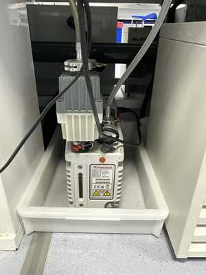 Gallenkamp OVA031.XX1.5 Laboratory Vacuum Oven with Edwards ELab2 Vacuum Pump