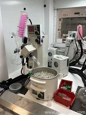 Buchi R-210 Evaporator with B-491 Heating Bath, V-700 Vacuum Pump and F-305 Recirculating Chiller