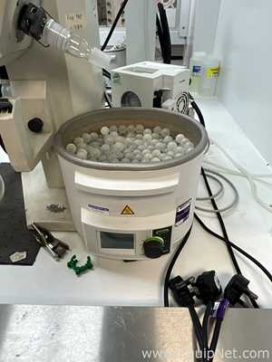 Buchi R-210 Evaporator with B-491 Heating Bath and V-700 Vacuum Pump