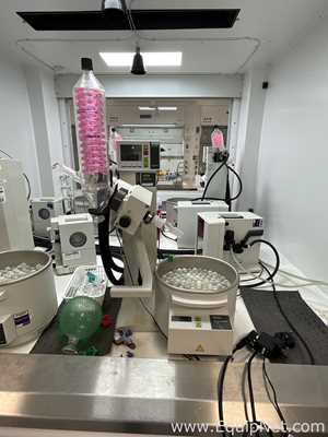 Buchi R-100 Rotary Evaporator with B-100 Heating Bath and V-300 Vacuum Pump