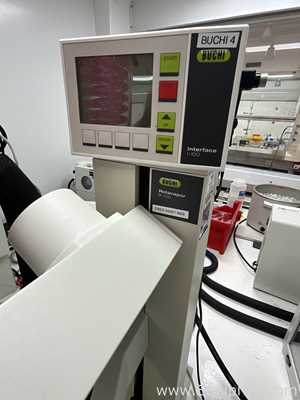 Buchi R-100 Rotary Evaporator with B-100 Heating Bath and V-300 Vacuum Pump