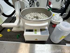 Buchi R-100 Rotary Evaporator with B-100 Heating Bath and V-700 Vacuum Pump