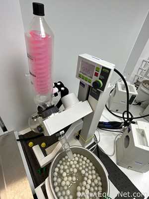 Buchi R-100 Rotary Evaporator with B-100 Heating Bath and V-700 Vacuum Pump