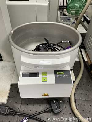 Buchi Labortechnik AG R-100 Evaporator With B-100 Heating Bath V-300 Vacuum Pump and V-850 Interface