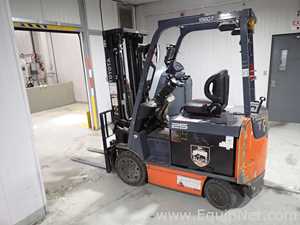 Toyota 8FBCHU25 Electric Forklift
