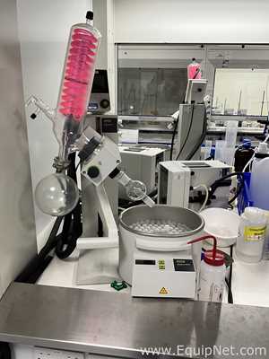 Buchi R-100 Rotary Evaporator with B-100 Heating Bath and V-300 Vacuum Pump
