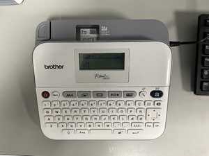 Brother P-touch D400 Adhesive Label Printer