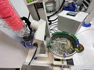 Buchi R-100 Rotary Evaporator with B-100 Heating Bath and V-300 Vacuum Pump