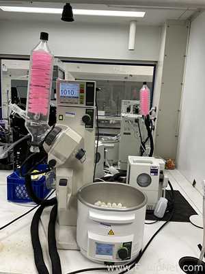 Buchi Labortechnik AG R-210 Evaporator With B-491 Heating Bath V-700 Vacuum Pump and I-100 Interface